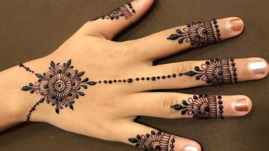 Aasan Mehndi Design