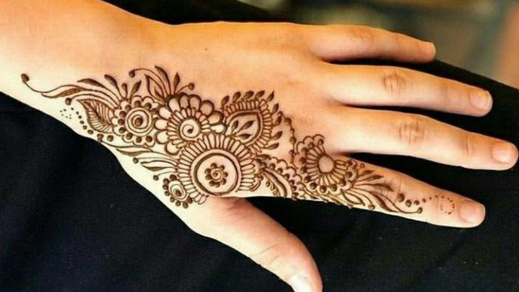 Aasan Mehndi Design