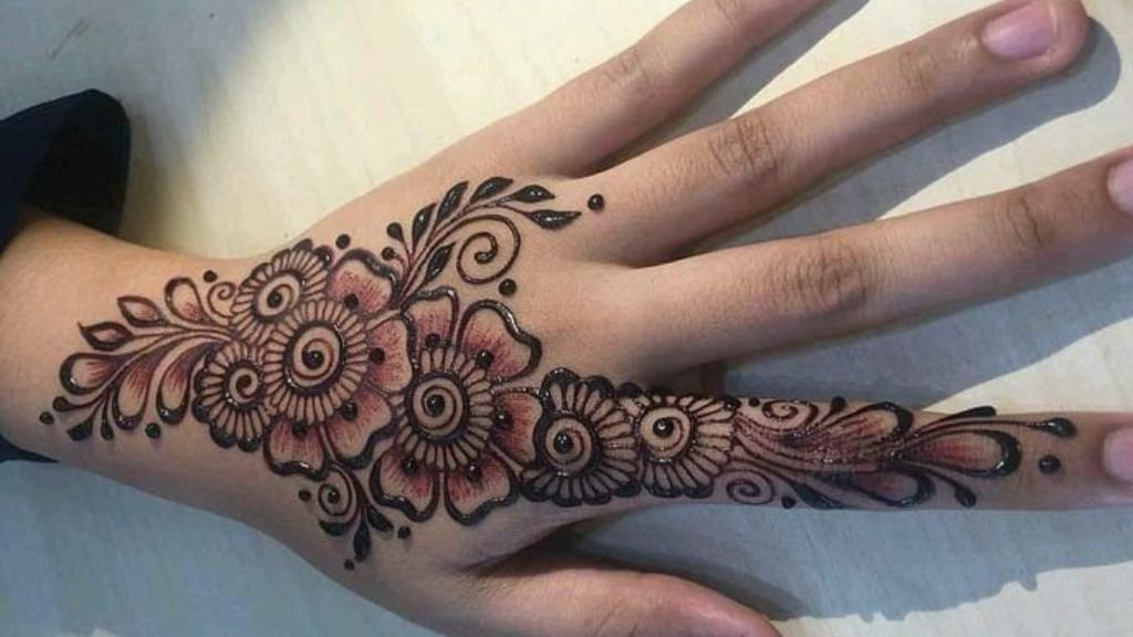 Aasan Mehndi Design