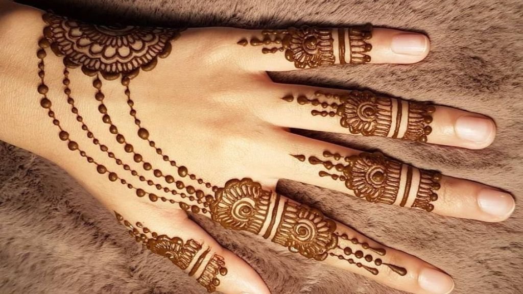 Aasan Mehndi Design