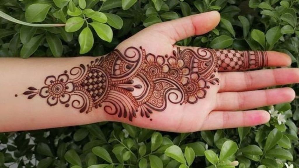 Aasan Mehndi Design
